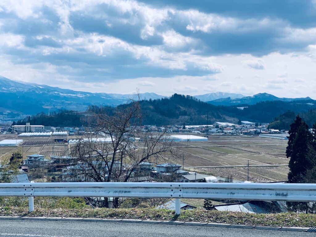 本陣跡から望む長谷堂城