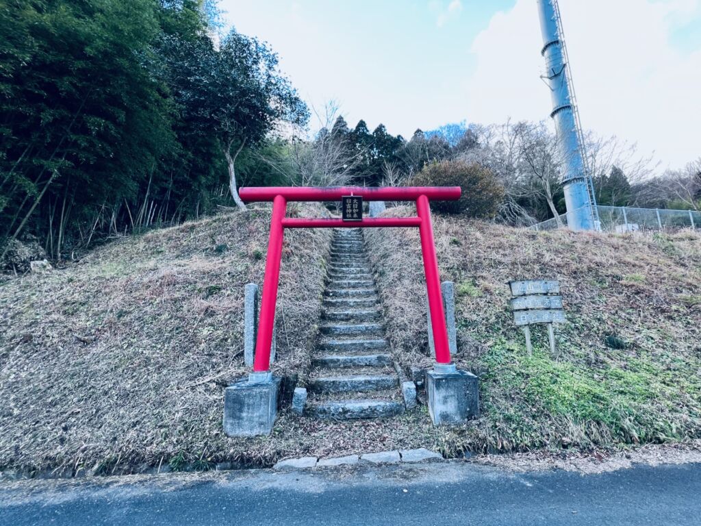 日吉神社の鳥居（登城口）