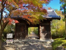 市指定有形文化財 輪王寺山門