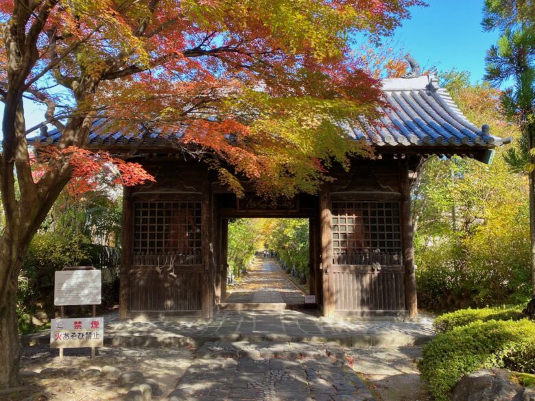 市指定有形文化財 輪王寺山門