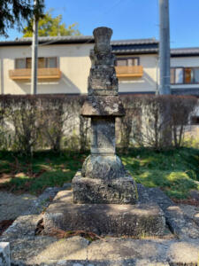 保春院の墓