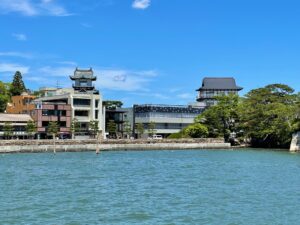松島湾から望む松島城