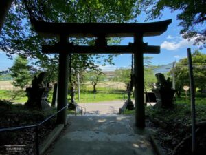 八幡神社から望む角田城跡