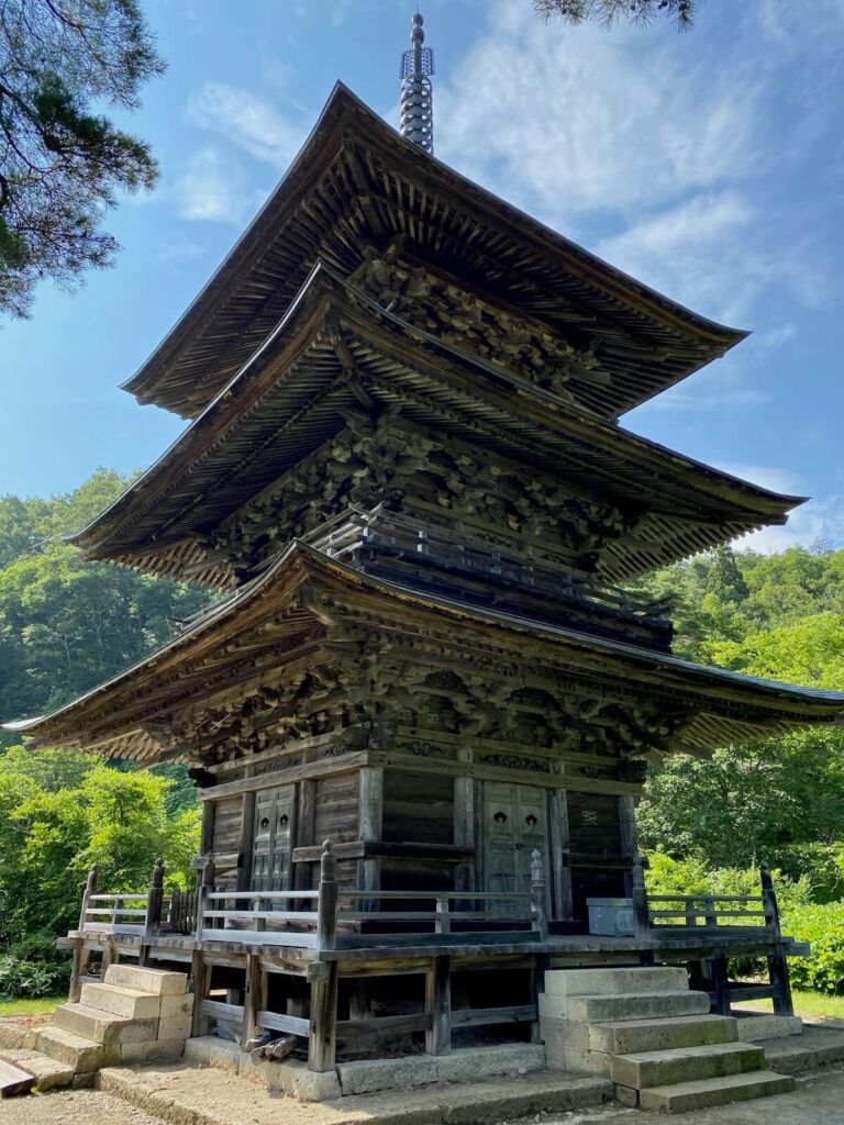 県指定有形文化財 八幡神社三重塔