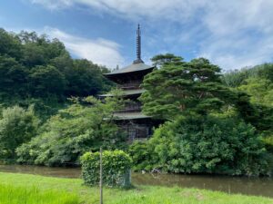 三島池と三重塔