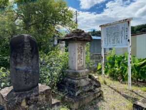 石仏群と案内板